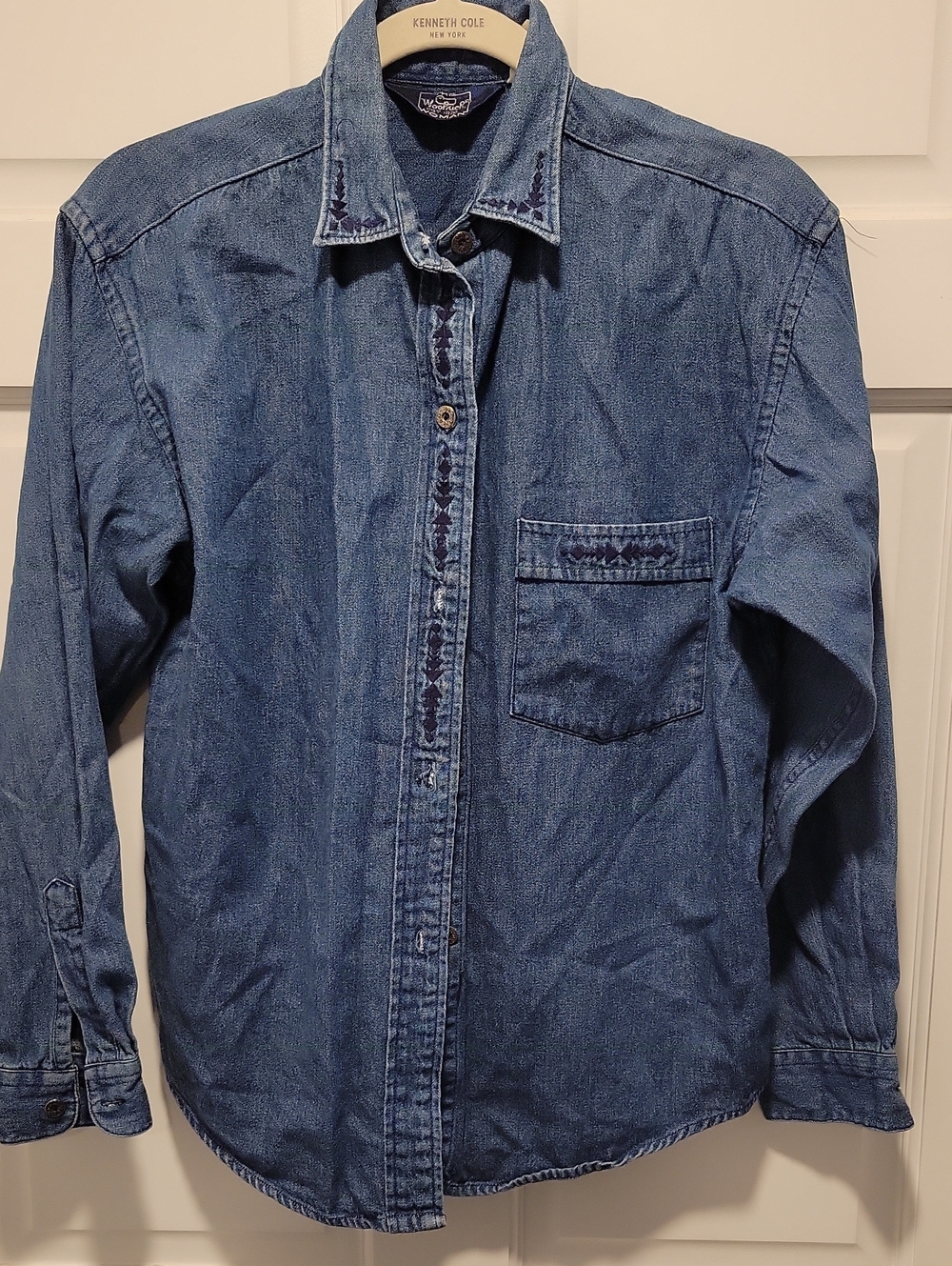 Vintage Woolrich Women's Embroidered Denim Shirt - Size Medium (Navajo / Southwe